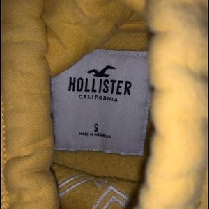 Cropped kinda Hollister hoodie great condition just grew out of it.